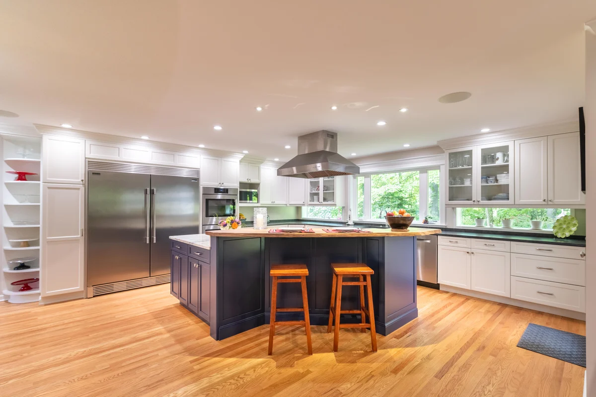 Transitional kitchen cabinetry